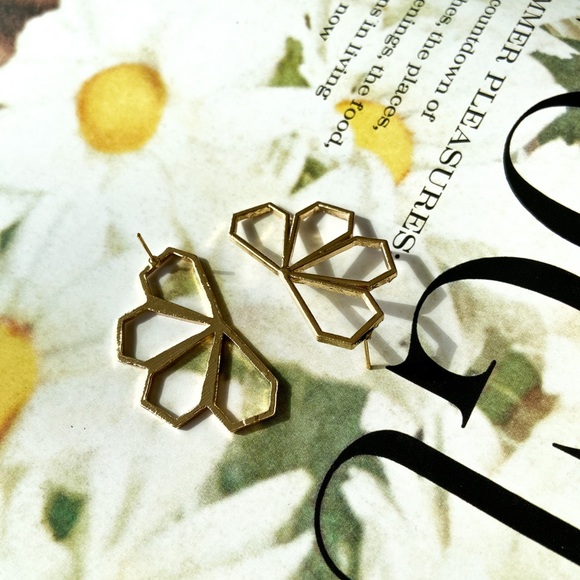 Half flower gold stud earrings - Picture 4 of 4
